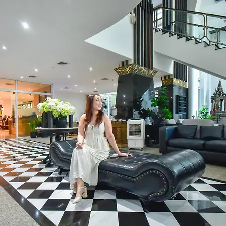 Pinnacle Lumpini Park Hotel