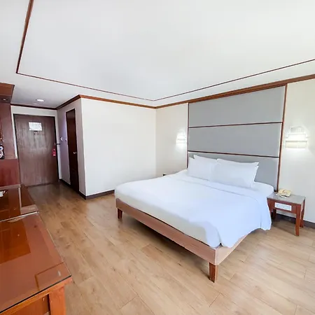 Pinnacle Lumpini Park Hotel