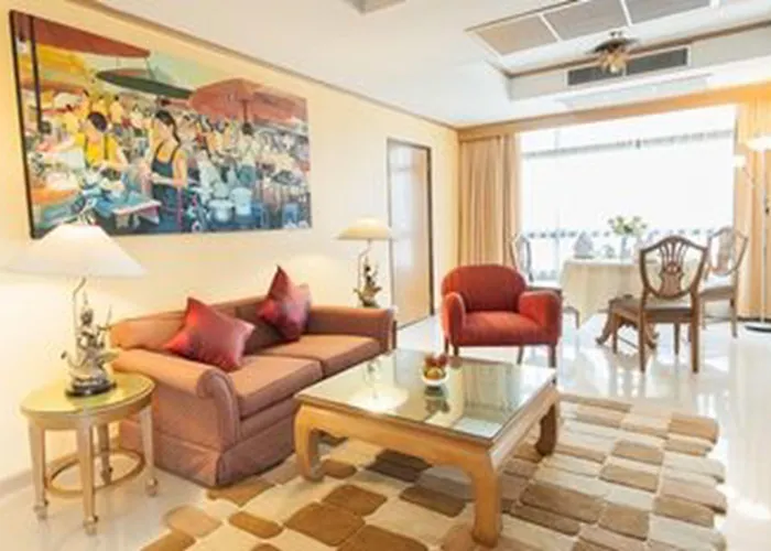 Pinnacle Lumpini Park Hotel