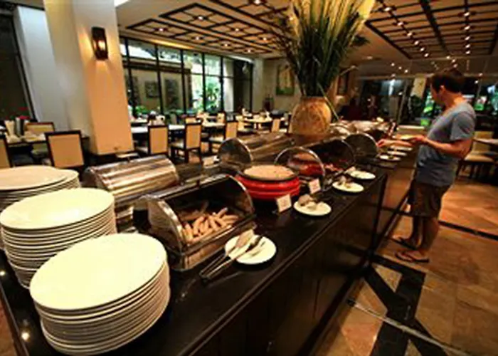 Pinnacle Lumpini Park Hotel 3*