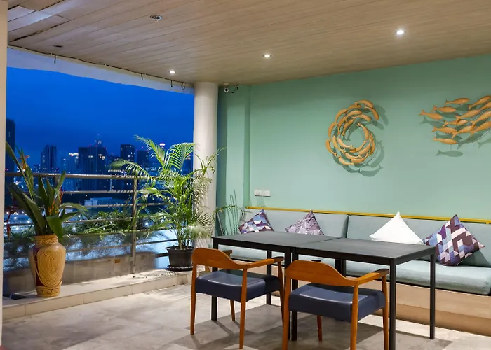 Pinnacle Lumpini Park Hotel 3*