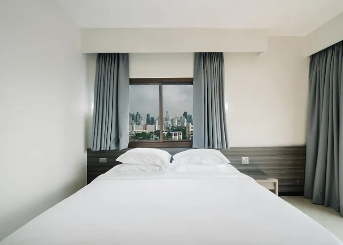 Pinnacle Lumpini Park 3*
