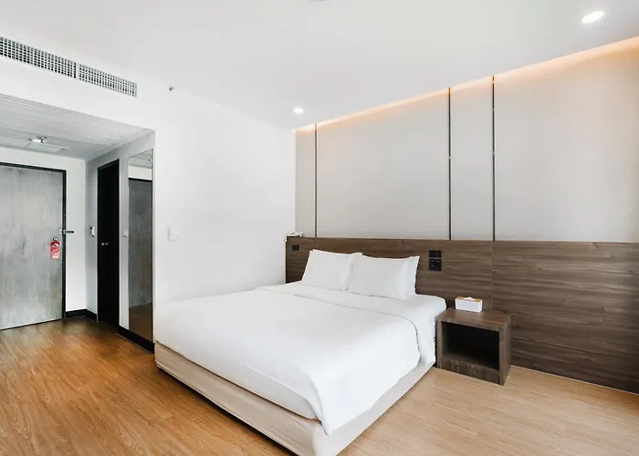 Pinnacle Lumpini Park 3*