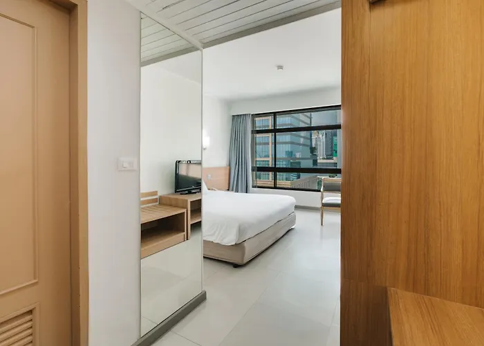 Pinnacle Lumpini Park 3*