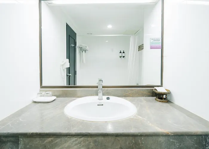 Pinnacle Lumpini Park Hotel