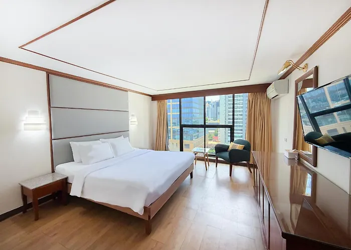 Pinnacle Lumpini Park Hotel
