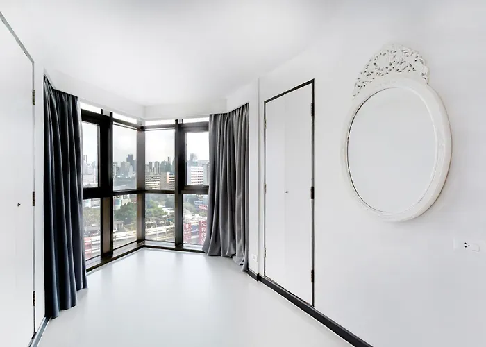Pinnacle Lumpini Park Hotel 3*