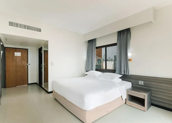Pinnacle Lumpini Park 3*