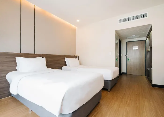 Pinnacle Lumpini Park Hotel