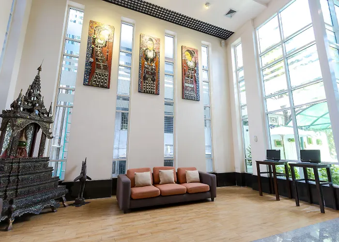 Pinnacle Lumpini Park Hotel 3*